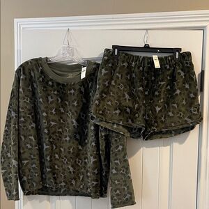 Womens aerie sleep set, velour 
Both pieces